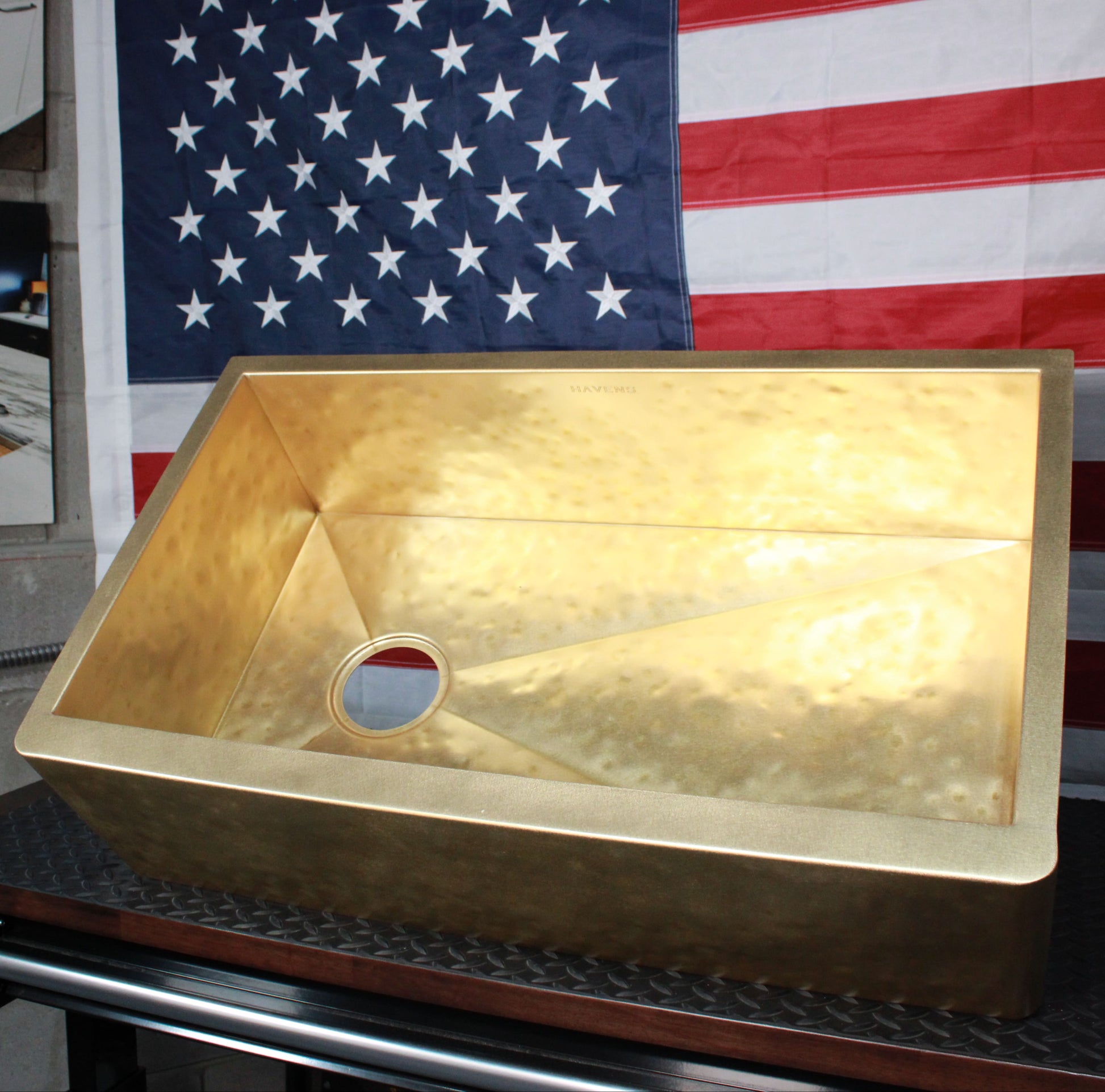Heritage Farmhouse Sink - Premium Brass