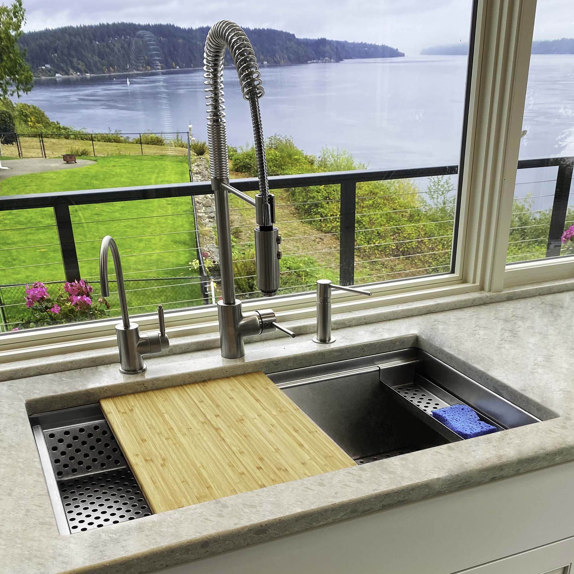 Undermount Kitchen Sinks: Stainless Steel and Pure Copper