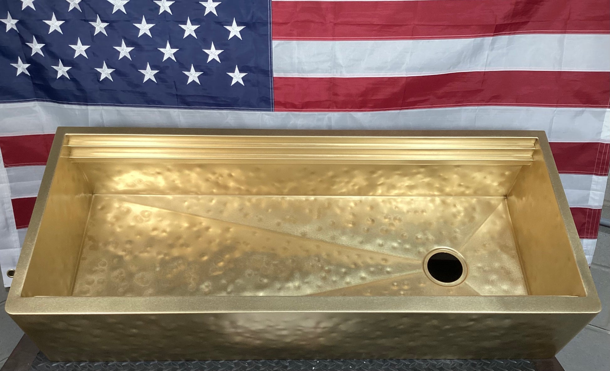 Eclipse Farmhouse Sink - Premium Brass