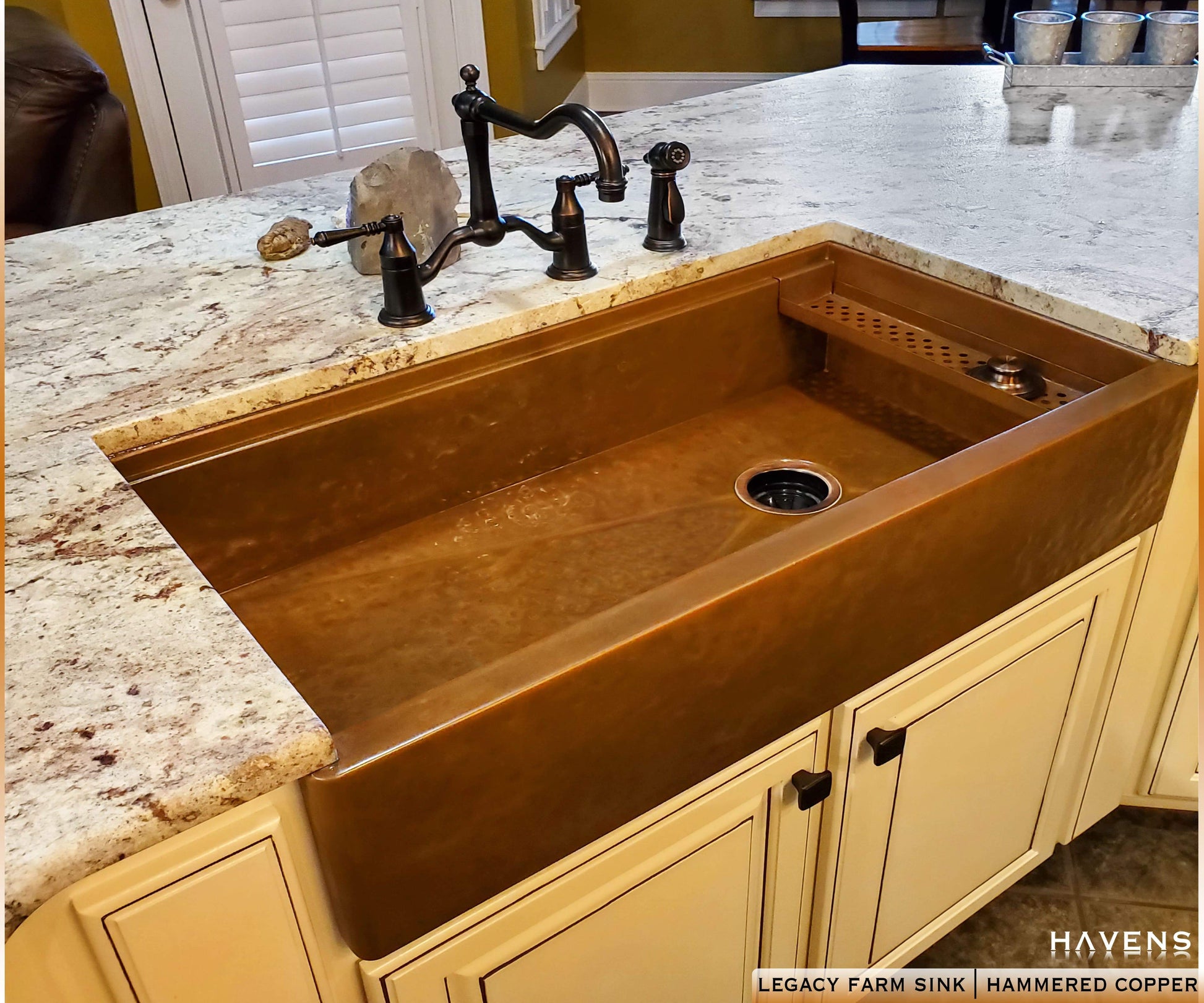 Farmhouse Sink with Sponge Caddy accessory 