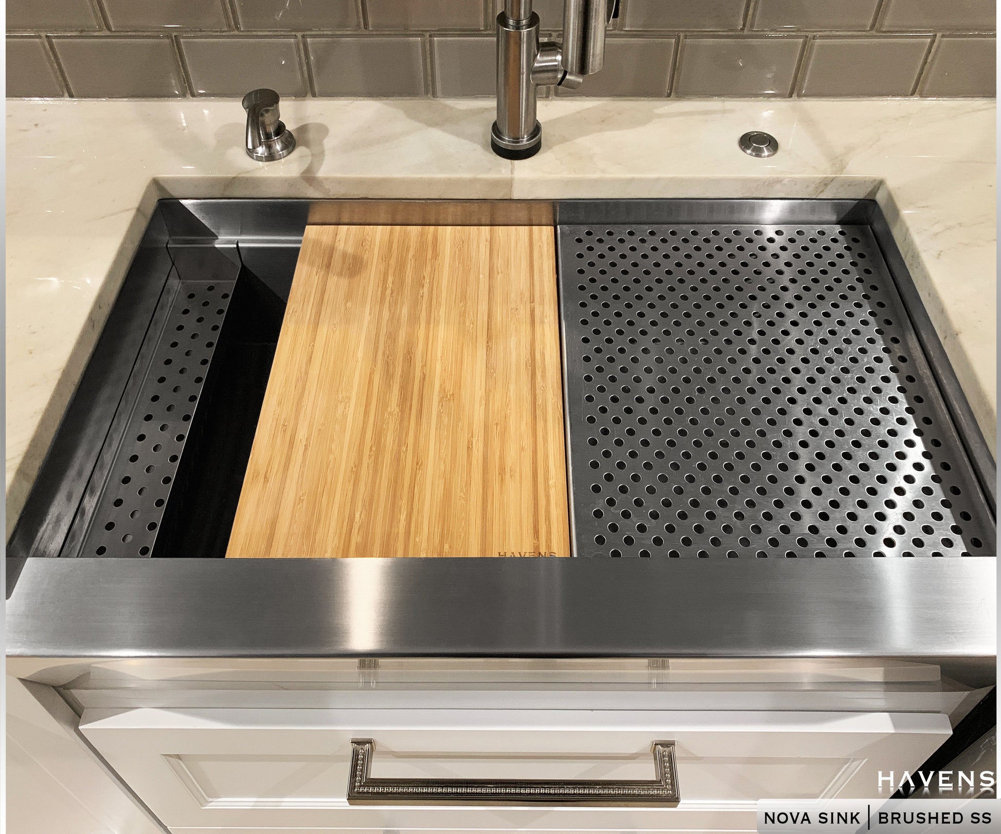 Culinary workstation Nova stainless farmhouse sink